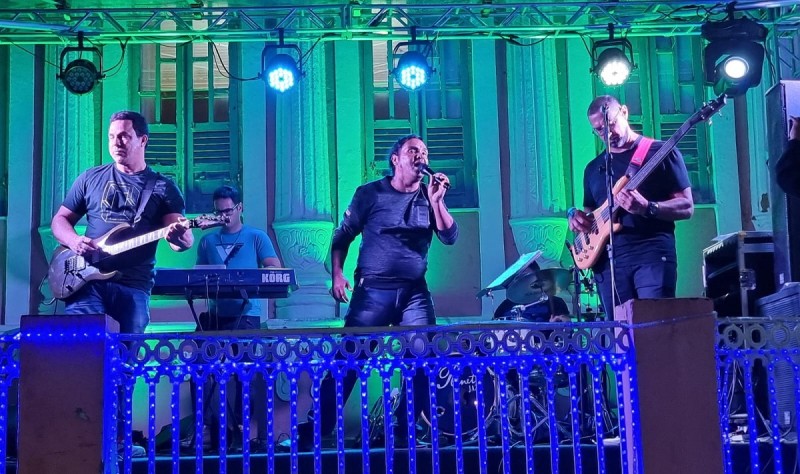 Público prestigiou apresentação de terno de reis, show musical e sarau literário no Natal Conquista de Luz nesta sexta