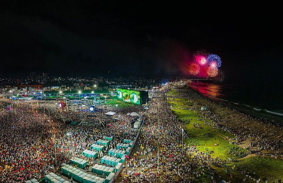 Virada Salvador: baianos abrem 2023 ‘extravasando’ sob comando de Claudia Leitte