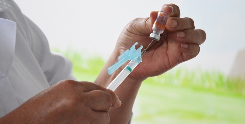 Aplicação da primeira dose para crianças de 3 e 4 anos é suspensa por falta de imunizantes