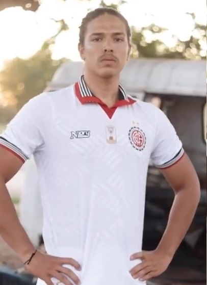Atlético de Alagoinhas lança novo uniforme com pegada vintage