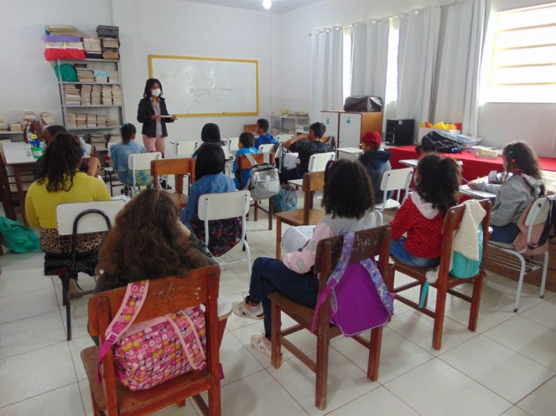 Matrículas na escolas municipais para alunos da rede começam segunda-feira