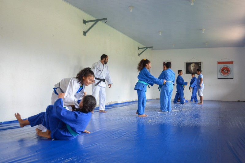 Artes marciais, capoeira, futebol, futsal, vôlei: Prefeitura reinicia aulas no Estádio Edvaldo Flores e abre novas vagas