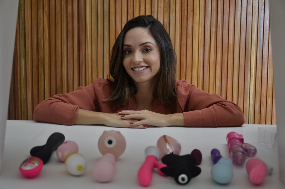 Empresária jovem cria sexshop para auxiliar mulheres no autoconhecimento