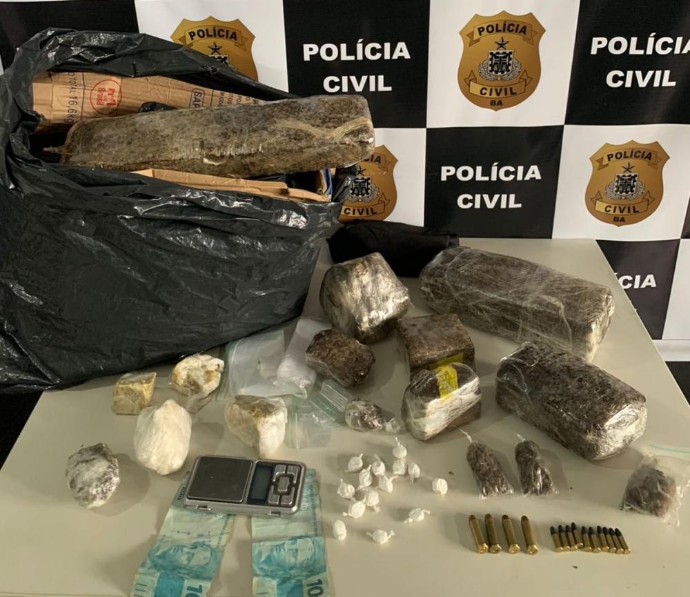 Traficantes são presos com 15 tabletes de maconha