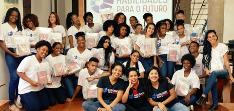 Programa gratuito de formação de jovens abre 100 vagas na Bahia