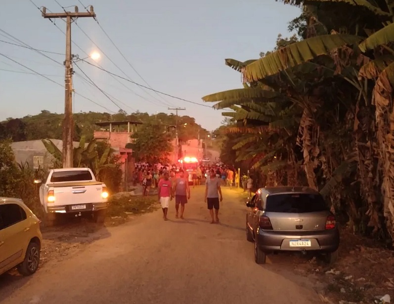 Pai e filho morrem em explosão de caminhão-tanque em Candeias