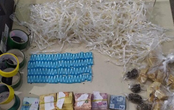 Homem é preso com mais de 900 drogas em Candeias