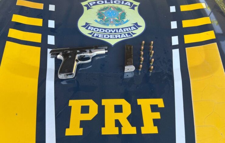 PRF apreende pistola e munições na BR 101, em Teixeira de Freitas