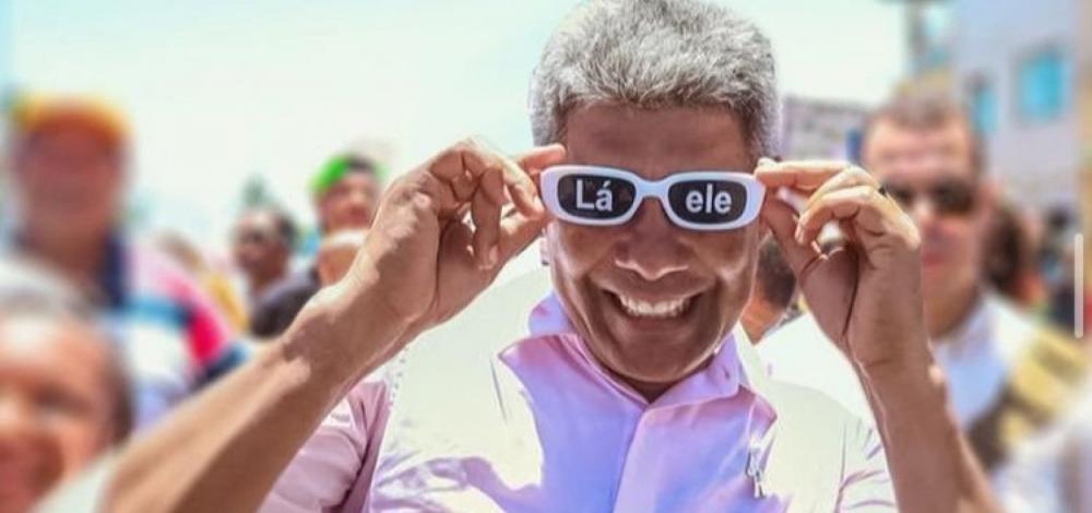 A convite de Bruno Reis, Jerônimo participa da festa de entrega das chaves da cidade ao Rei Momo