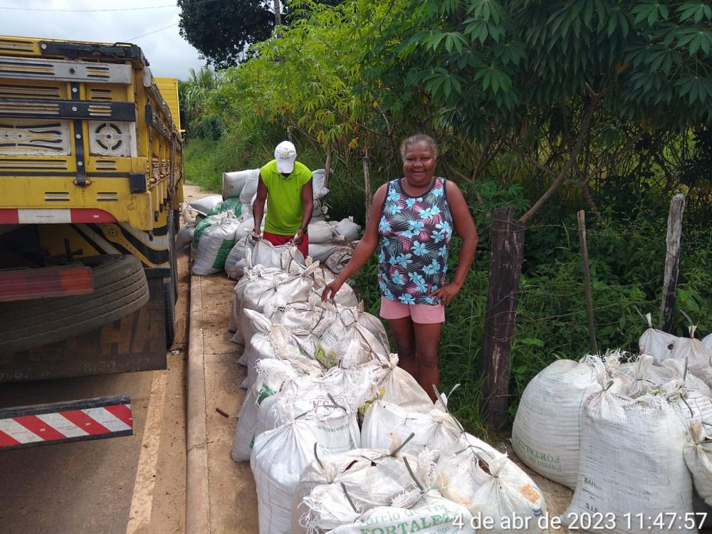 Mata de São João: SEAGRI entrega 210 toneladas de adubo a agricultores