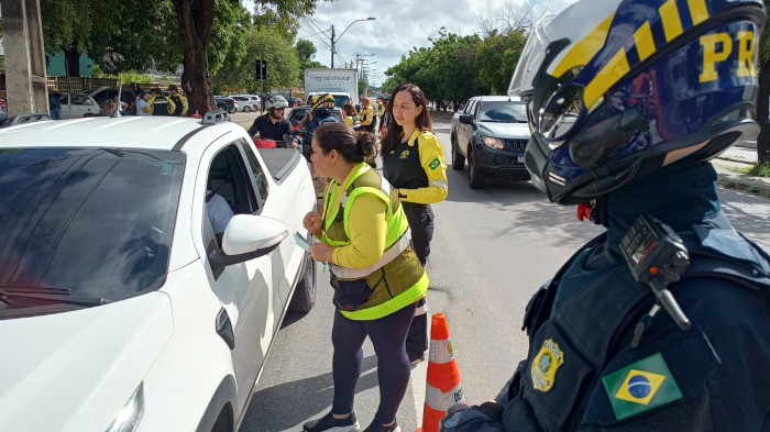 Detran-CE realiza blitz educativa na abertura do Movimento Maio Amarelo 2023