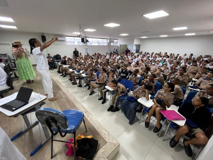 Escolas recebem peça teatral do Detran-BA com enredo voltado para um trânsito mais seguro