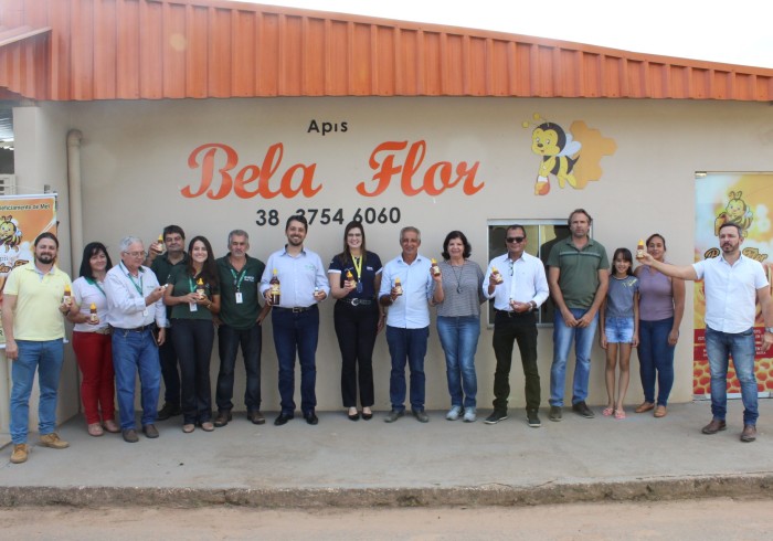 Com assistência da Emater-MG, casal de apicultores obtém registro para comercializar em todo o Brasil