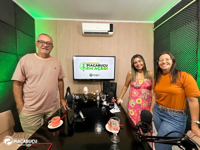 Coordenadoras do Bolsa Família e do Programa CRIA prestam esclarecimentos e tiram dúvidas da população durante a entrevista de rádio do Programa Piaçabuçu em Ação