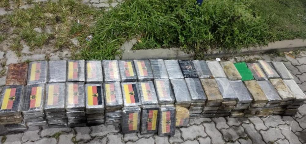 Em piso falso, PM encontra R$ 4,6 milhões em pasta base de cocaína