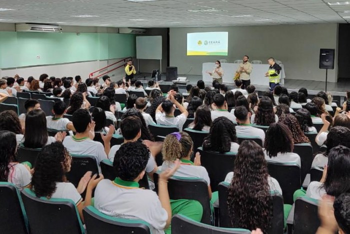 Detran-CE realiza palestra educativa para mais de 100 alunos da rede pública de ensino em Santa Quitéria