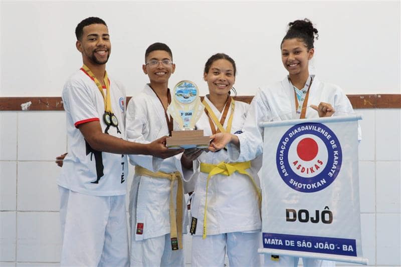 Alunos de Mata de São João foram medalhistas em campeonato de Karatê