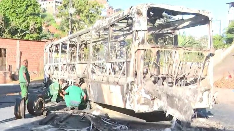 Governador relaciona ataque a ônibus a operação que terminou com agente federal morto