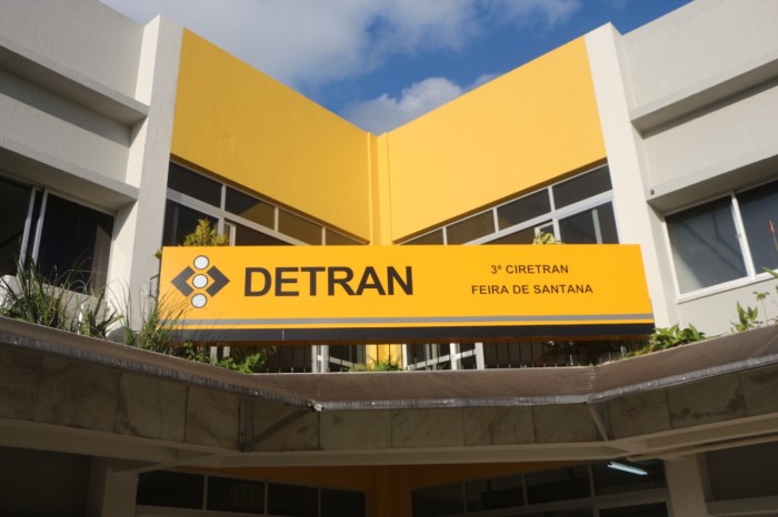 Detran promove ação em shopping e lança novo simulador de trânsito para condutores PcD 