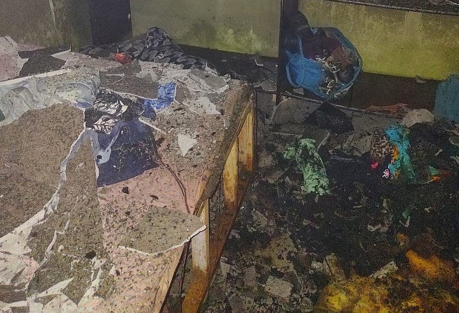 PM resgata cinco crianças de casa em chamas em Imbassaí; homem ateou fogo